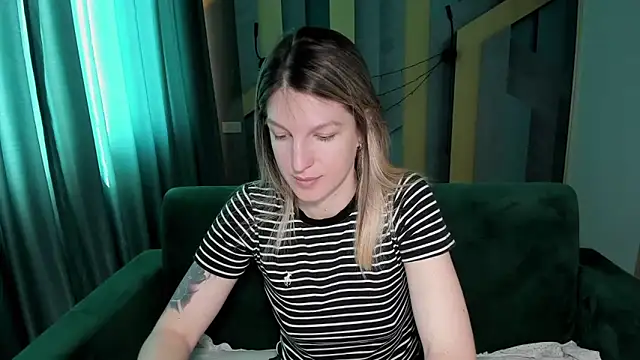 EmilyWalkeri online show from April 20, 6:49 am