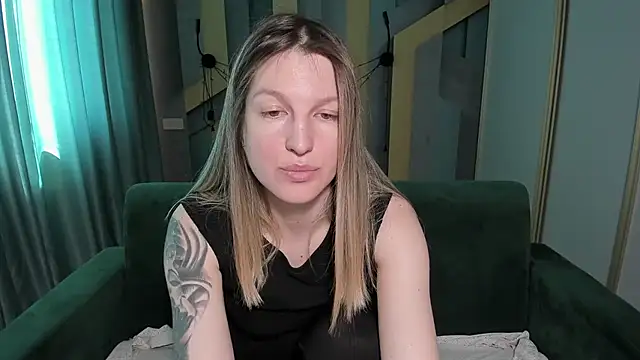 EmilyWalkeri online show from April 23, 7:09 am