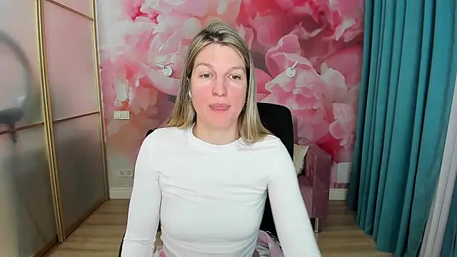 EmilyWalkeri online show from May 21, 6:59 pm