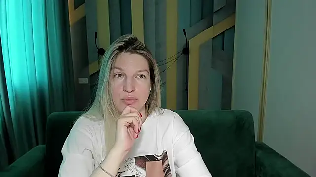 EmilyWalkeri online show from June 5, 6:52 am