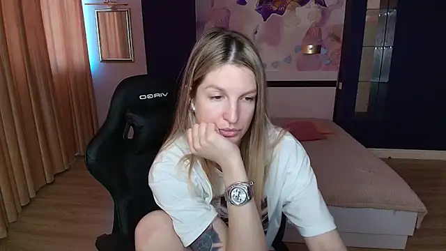 EmilyWalkeri online show from June 12, 7:07 am