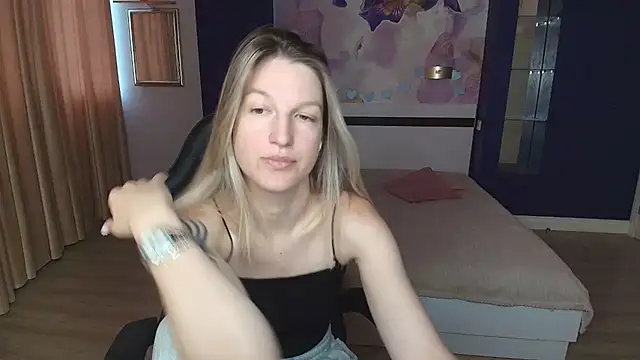 EmilyWalkeri online show from July 21, 6:49 am