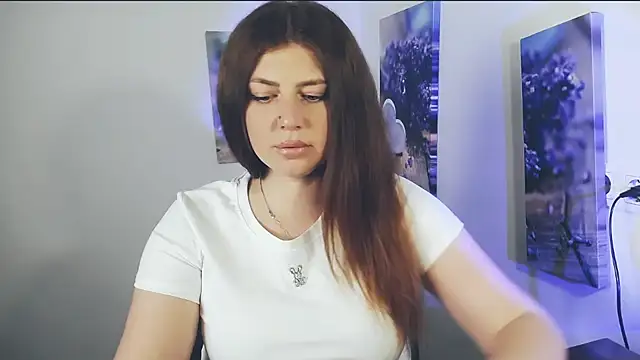 Lizzy Love online show from June 6, 8:30 am