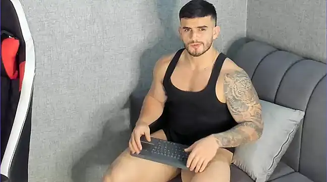 Snapshot of Ricardogo19 chatting on January 13, 1:23 am Ricardogo19 online show from January 13, 1:23 am