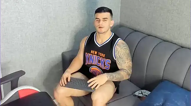 Snapshot of Ricardogo19 chatting on February 2, 2:17 am Ricardogo19 online show from February 2, 2:17 am