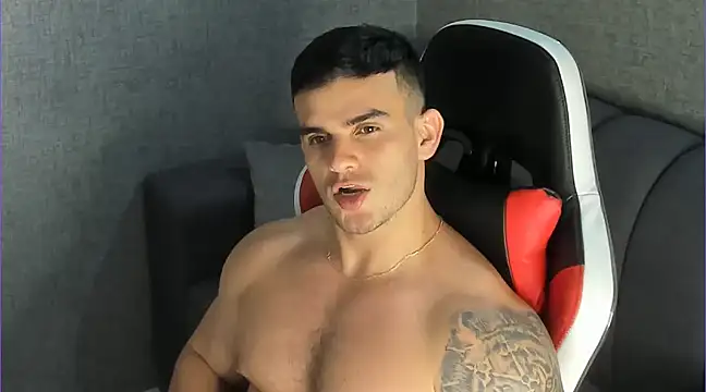 Snapshot of Ricardogo19 chatting on February 2, 5:21 am Ricardogo19 online show from February 2, 5:21 am