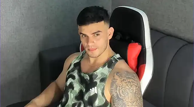 Snapshot of Ricardogo19 chatting on February 4, 10:45 pm Ricardogo19 online show from February 4, 10:45 pm