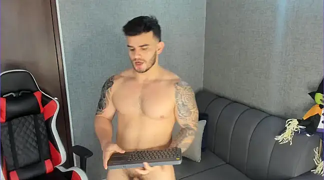 Snapshot of Ricardogo19 chatting on February 24, 4:15 pm Ricardogo19 online show from February 24, 4:15 pm