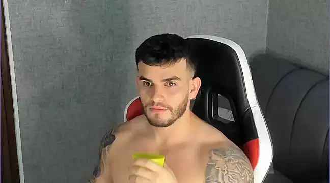 Snapshot of Ricardogo19 chatting on March 10, 9:40 pm Ricardogo19 online show from March 10, 9:40 pm