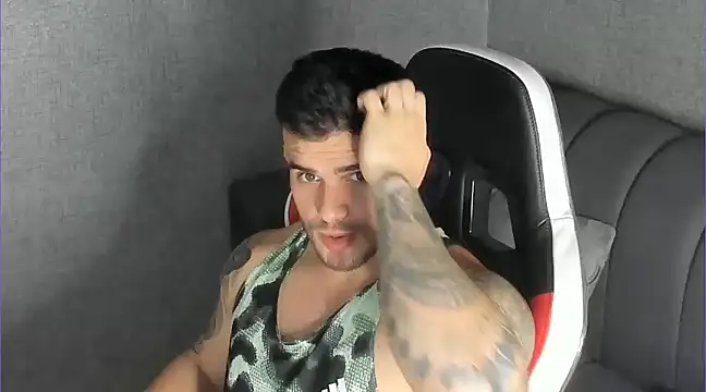 Snapshot of Ricardogo19 chatting on March 13, 7:39 pm Ricardogo19 online show from March 13, 7:39 pm