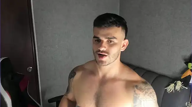 Snapshot of Ricardogo19 chatting on March 15, 2:35 am Ricardogo19 online show from March 15, 2:35 am