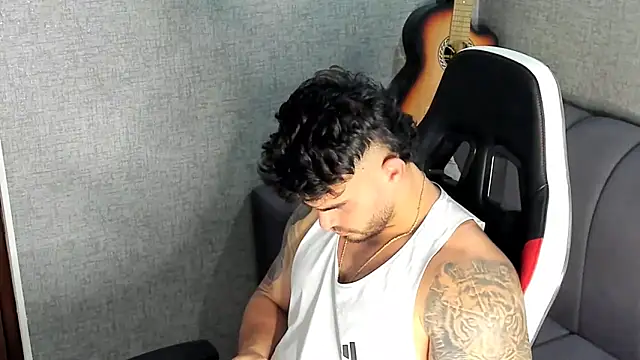 Snapshot of Ricardogo19 chatting on October 21, 9:37 pm Ricardogo19 online show from October 21, 9:37 pm