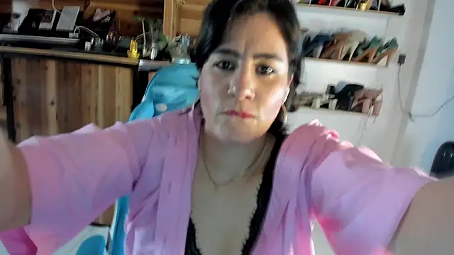 Cristina Vanegas631 online show from April 17, 8:45 pm