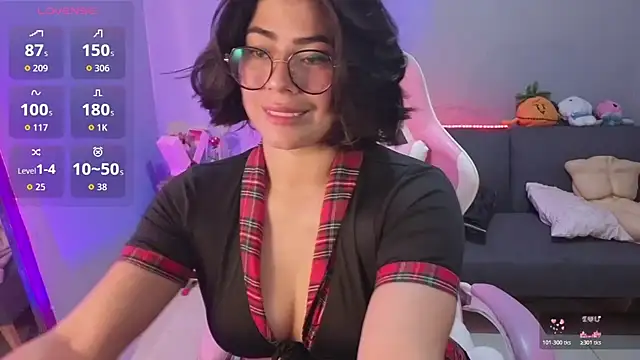 Snapshot of LoaLuxury chatting on June 20, 5:38 pm LoaLuxury online show from June 20, 5:38 pm