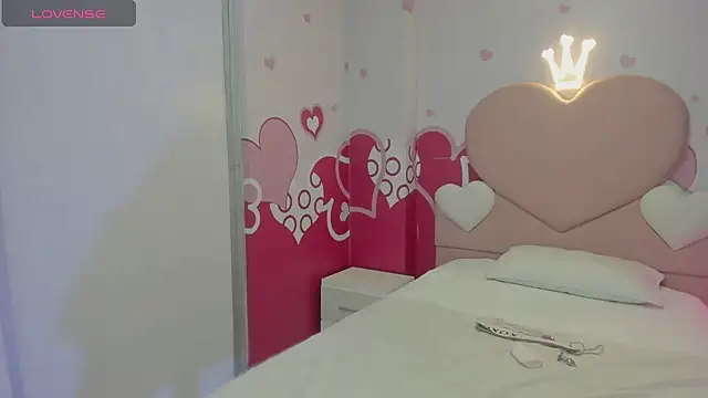 Emelyross  online show from March 16, 12:34 am