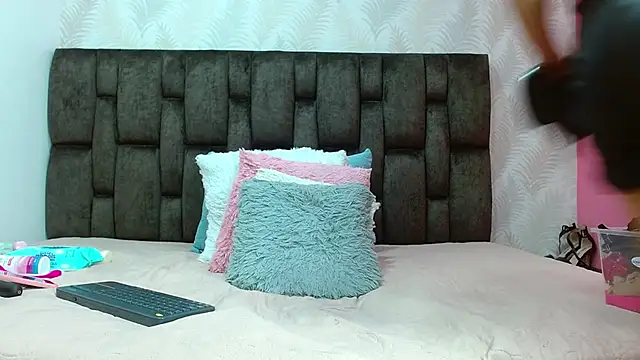 JuanitaDelMar online show from February 5, 10:19 am