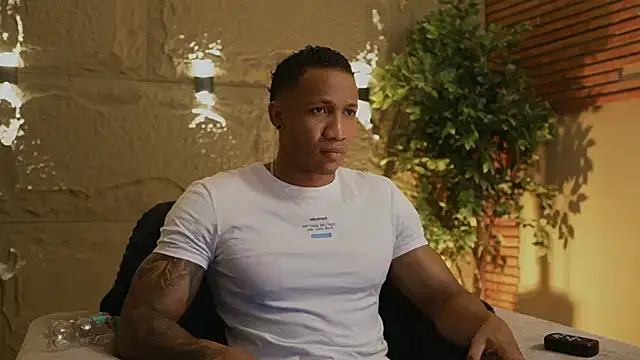 Logan Varela online show from November 16, 12:16 am