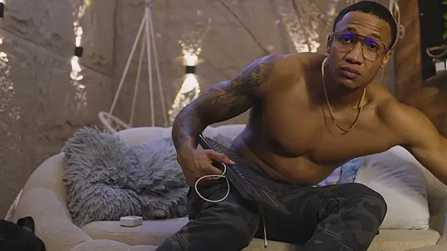 Logan Varela online show from March 27, 8:52 pm