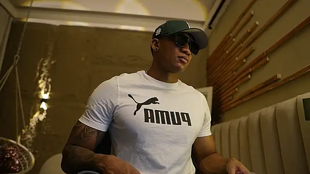 Logan Varela online show from April 19, 5:12 pm