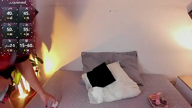 Snapshot of Agatha_Vixen chatting on February 4, 12:22 pm Agatha Vixen online show from February 4, 12:22 pm