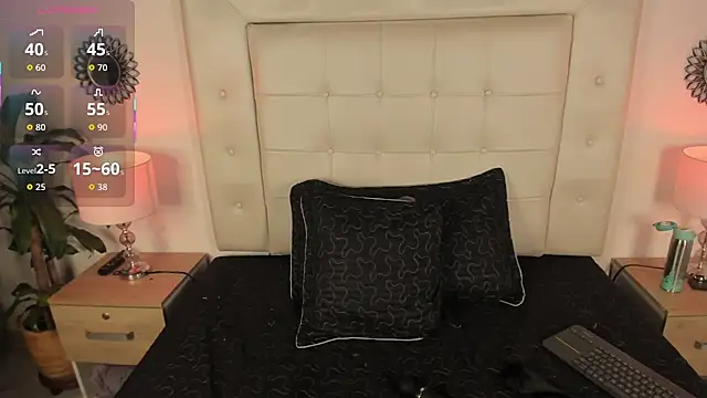 Snapshot of Agatha_Vixen chatting on September 12, 12:38 pm Agatha Vixen online show from September 12, 12:38 pm