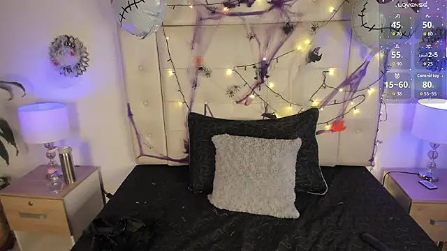 Snapshot of Agatha_Vixen chatting on October 31, 12:50 pm Agatha Vixen online show from October 31, 12:50 pm