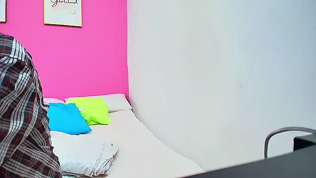 yourcuteneighbourr online show from January 10, 3:07 am