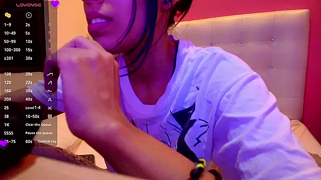 yourcuteneighbourr online show from February 4, 9:38 am