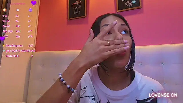 yourcuteneighbourr online show from February 7, 9:26 am