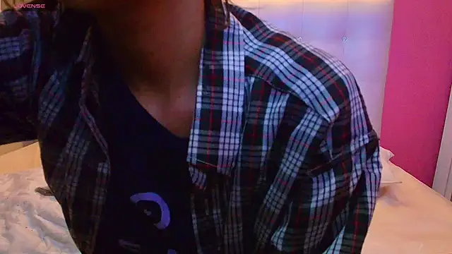 yourcuteneighbourr online show from February 18, 3:10 am