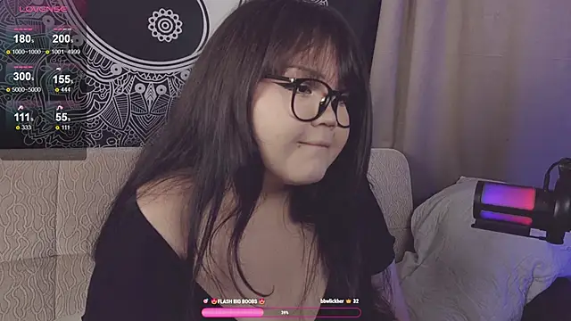 Snapshot of LeyaKan chatting on December 3, 12:13 am LeyaKan online show from December 3, 12:13 am