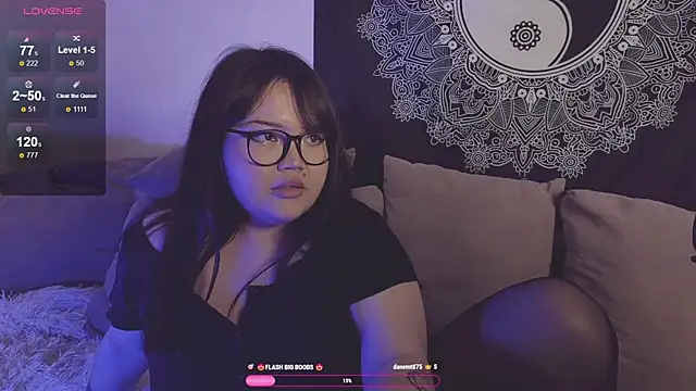 Snapshot of LeyaKan chatting on December 3, 11:35 pm LeyaKan online show from December 3, 11:35 pm