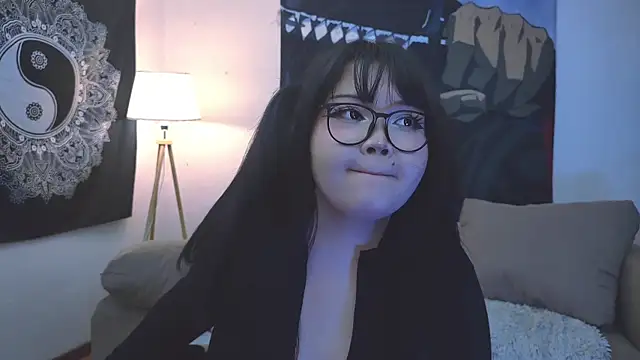 Snapshot of LeyaKan chatting on February 4, 11:59 pm LeyaKan online show from February 4, 11:59 pm