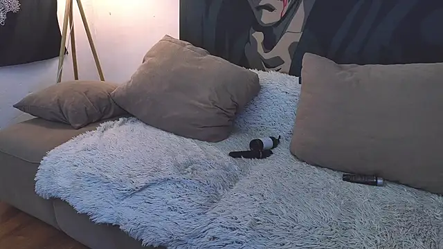 Snapshot of LeyaKan chatting on February 6, 12:11 am LeyaKan online show from February 6, 12:11 am