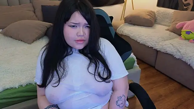 Snapshot of LeyaKan chatting on March 5, 11:27 pm LeyaKan online show from March 5, 11:27 pm