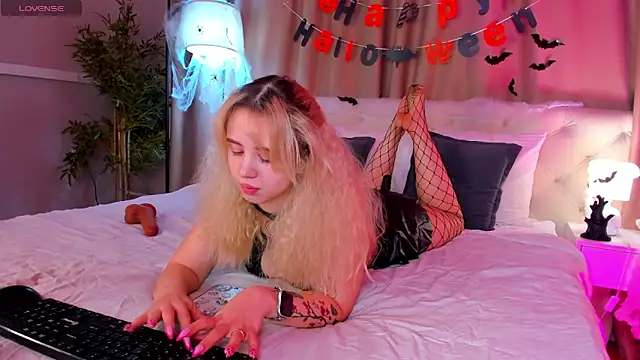 Valerie Woods online show from November 2, 1:08 am