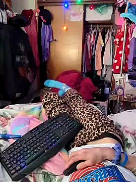 Snapshot of gurlnips chatting on February 3, 8:13 am gurlnips online show from February 3, 8:13 am