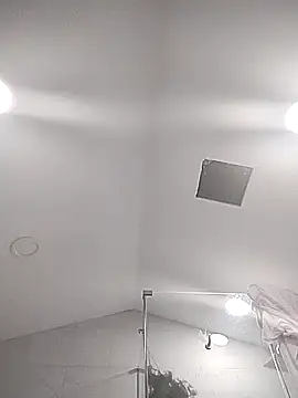 gurlnips online show from December 22, 8:33 am