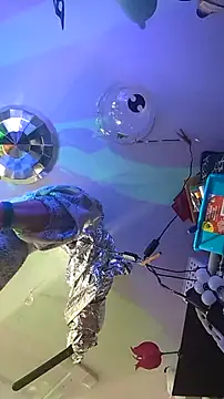 gurlnips online show from January 18, 4:05 am