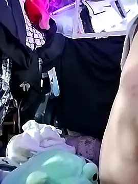 gurlnips online show from April 10, 10:36 pm