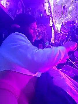 gurlnips online show from April 21, 4:19 am