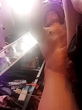 gurlnips online show from April 22, 2:47 am