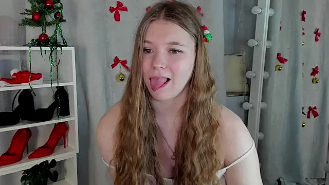 Rebecca Kelly online show from December 18, 10:35 pm