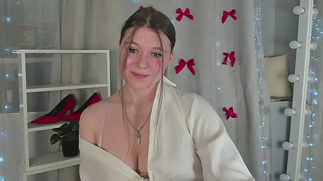 Rebecca Kelly online show from January 5, 6:35 pm