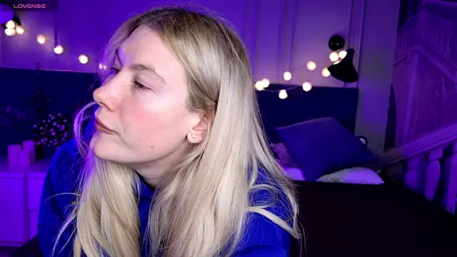 Liv Fay online show from March 2, 7:45 pm