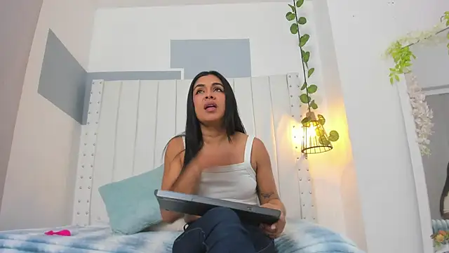 hannah gray online show from October 20, 11:10 am