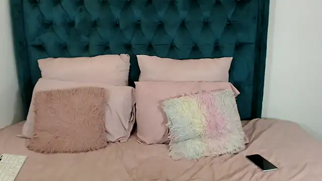 1Blackertheberry1 online show from February 1, 5:49 am