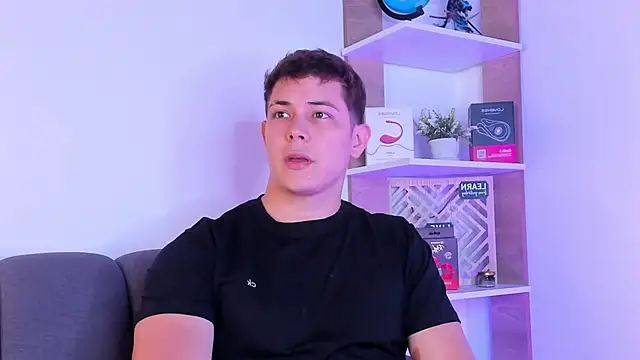 Alan hadid1 online show from February 15, 9:11 pm