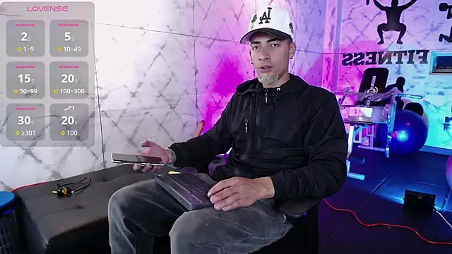 Snapshot of DrakeNeumann chatting on October 17, 3:42 am DrakeNeumann online show from October 17, 3:42 am