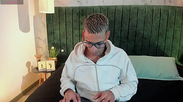 DrakeNeumann online show from April 17, 3:42 am